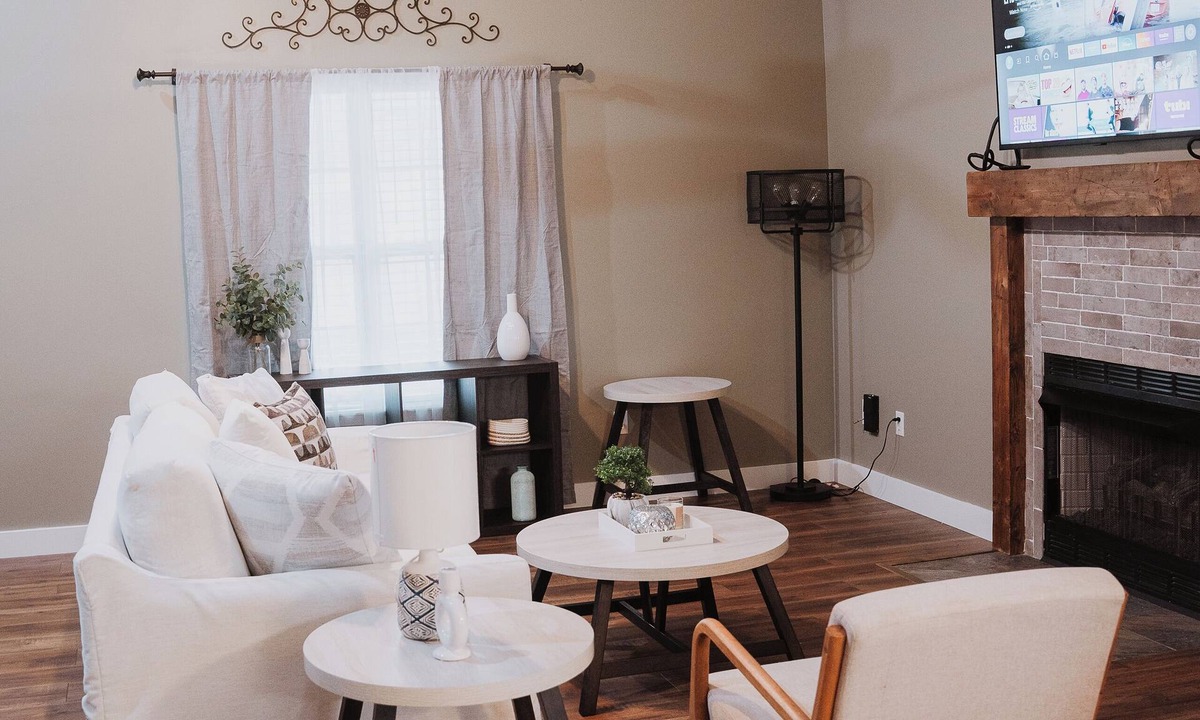 Kathleen House | Wingfield Mid-Term Retreat ~Pet & Family Friendly