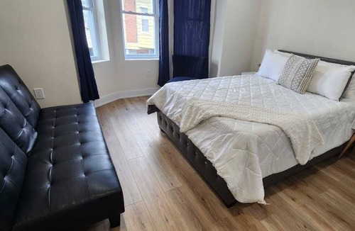 Philadelphia House | #08 Master Room + Private Bath in Squirrel Hill