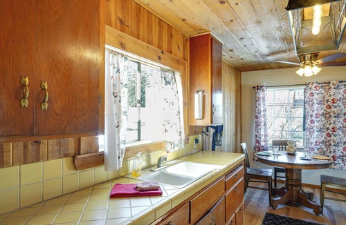 Tehachapi Cottage | 10 Mi to Tehachapi Mountain Park: Mtn-view Cabin!