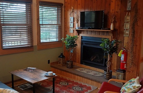 Davis House | 1BR Cabin W/Loft For 2 Great Views Over Resort