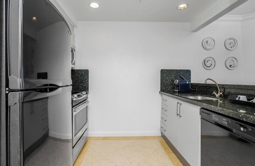 Central Beach Hotel | 1BR Oceanfront Suite 2 Queens near Birch Park, Pool, Spa, Dining
