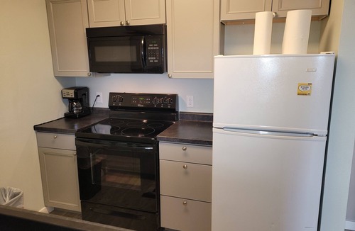 Cedar Rapids Apartment | 2 Bed 2 Bath Spacious Apartment Downtown Cedar Rapids