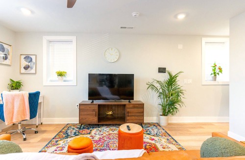 Olney-Oak Lane House | 2-bedroom townhome in charming Philadelphia with WiFi, AC