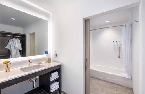 Central Area Hotel | 2 Clean, Modern Rooms for Convenience Near Local Attractions and Dinings