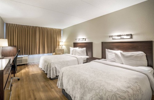 Woburn Hotel | 2 Comfortable Units, FREE Parking, Close to Old Ship Street Historic District!