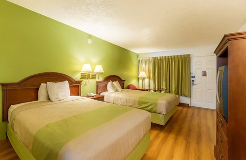 Edgewood Hotel | 2 Pleasant Rooms for Passing Travelers & Easy I-95 Access