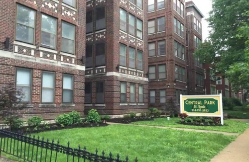 DeBaliviere Place Apartment | 2BR Historic Central Delmar Loop Forest Park
