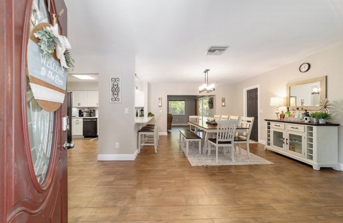 Crystal River House | 3/2 NEWLY REMODELED HOME IN CRYSTAL RIVER! Bring your boat and RV/Camper!