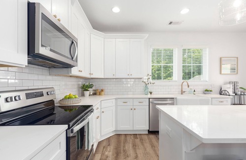 Auburn House | 3 bed/2.5 bath private home in charming Auburn AL with large fenced in yard.