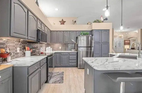 Mira Mesa House | 3 Bedroom 2 Bathroom sleeps 6 and includes golf cart - close to town squares