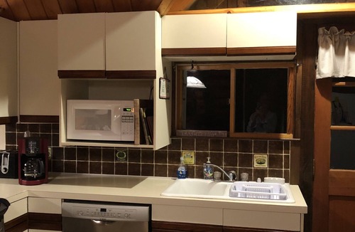 Freedom Cabin | 3 Bedroom Pet Friendly Beautiful Lakefront Cabin with 100 ft Private Beach