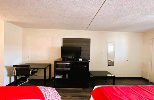 West San Antonio Hotel | 3 Comfortable Rooms Conveniently Located in San Antonio w/Pool & Free Parking