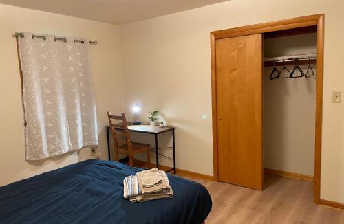 New Brunswick House | #3 QueenSize Bed bright room near New Brunswick NJ downtown