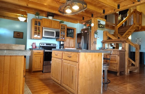 Pocahontas House | 37 acres, fishing, hunting, golf course nearby, rustic feel, hiking, near town.