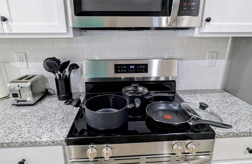 Huntersville House | 3BR/2.5BA Huntersville Townhome Perfect for Remote Work & Families