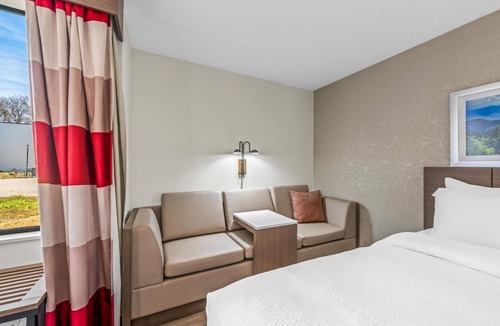 Statesville Hotel | 4 Group-Friendly Affordable Units | 2 Miles to Statesville Historic District