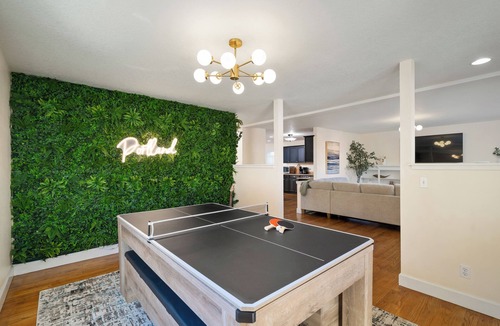 Belmont House | 5 BD/3.5BA -Arcade-WFH Desks-Pool/Pingpong Table