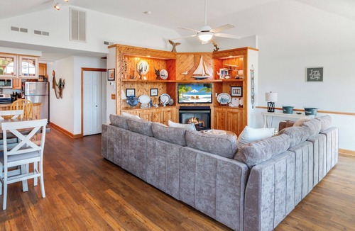 Colington Harbour House | 5538 Sunset Kove * Canalfront * Boat Dock