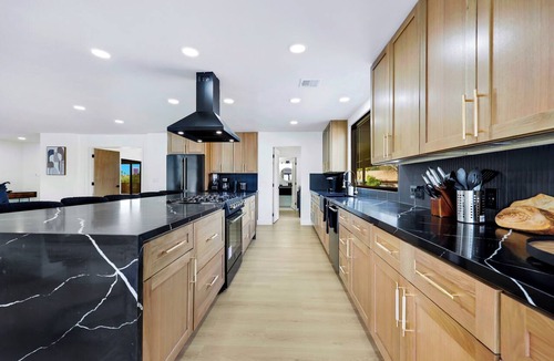 Paradise Villa | 6BD/5BA Ultimate Luxury Retreat/Pool, Sports Courts, Putting Green/13 BEDS