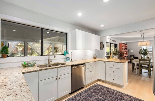 West Bradenton House | 6BR! Sleeps 15+ Htd Pool, putting green, Theater, game rm, 5 mi to beaches, AMI