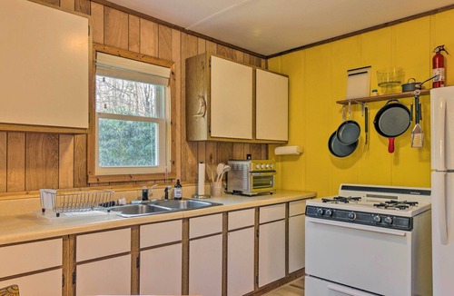 Spruce Pine Cottage | 8 Acres + Hiking Trails: Little Switzerland Escape