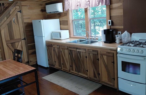 Collinsville Cabin | "A Very Quiet Place" to get away, relax, sight-seeing, for all kind of events.