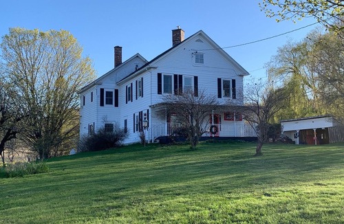 North Troy House | Absolutely Huge 4,000sqft 7 Bedroom, 5.5ba Historic Manor House