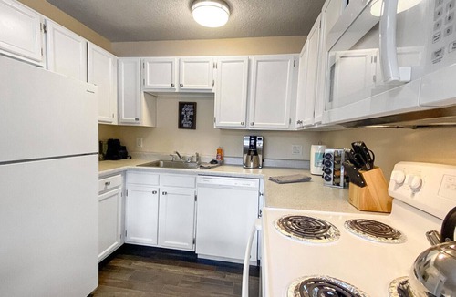 Rockrimmon Condo | ★Academy Hideaway With View! Sleeps 4 with AC!★