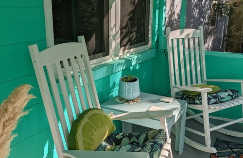 De Funiak Springs House | Adorable queen house near Lake DeFuniak Springs