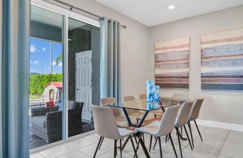 Historic Downtown Kissimmee House | Alluring Home With Private Pool And Waterpark & Resort Access Near Disney At Encore Resorts Reunion - 280Sf