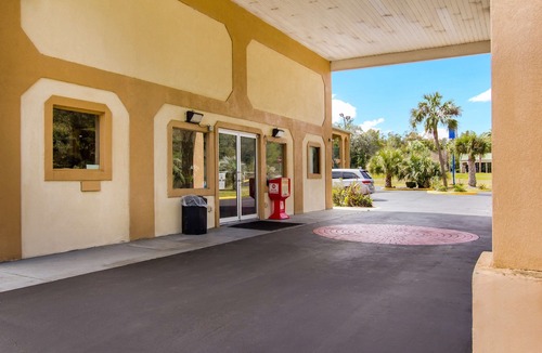 Darien Hotel | Americas Best Value Inn Darien