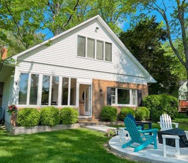 Annapolis Villa | Annapolis Charm Waterfront Getaway Near USNA - FISH & CRAB from your PRIVATE PIER!