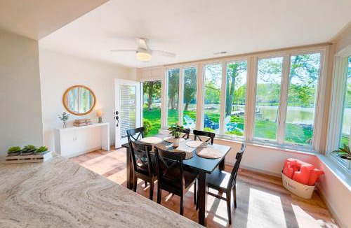 Annapolis Villa | Annapolis Charm Waterfront Getaway Near USNA - FISH & CRAB from your PRIVATE PIER!