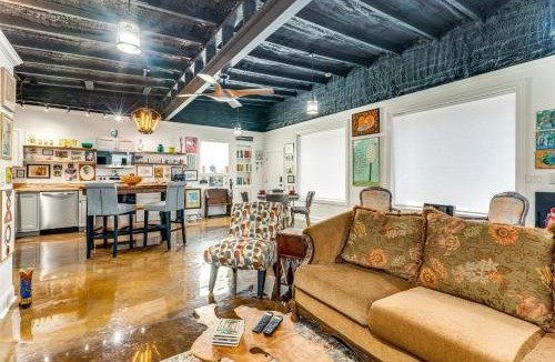 Murphy House | 'ArBoCo' Downtown Murphy House w/Courtyard!
