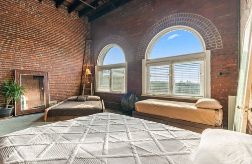 Downtown St. Louis Hotel | Artist Warehouse Penthouse - Downtown St. Louis - Boutique Hotel Sleeps 20