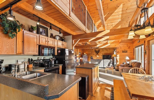 Rangeley House | 🐾As Good As It Gets - Private location on Dodge Pond, dog friendly