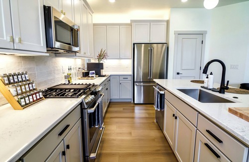 Monument House | At Flow - Imagine a life with NOT A HOTEL