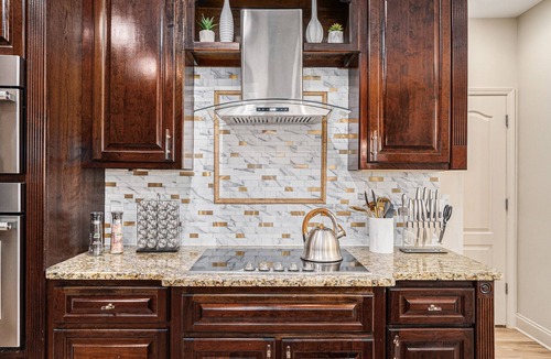 Stockbridge House | Atlanta Luxurious 6000 SqFt 9 Bedrooms w/Hot Tub