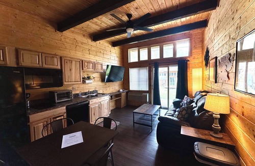 Bramwell Cabin | ATV TrailCamp: Larne's Lodge- Just seconds from the HMT Pocahontas Trailhead!