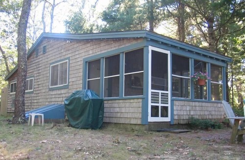 East Harwich Cottage | Avoid crowds with private lakefront beach perfect for large groups!