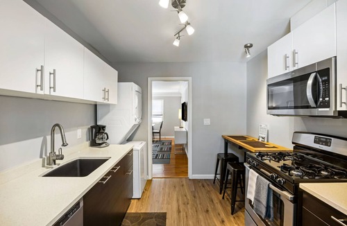 Brookwood Apartment | (B2bH) Great Location, Peaceful Condo Near Peachtree Street
