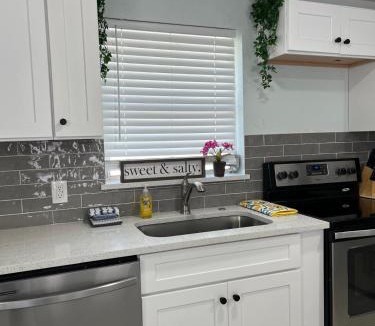 Naples Park Apartment | Beach Getaway,Walk orBike to beach,Fenced for doggie, Large Driveway
