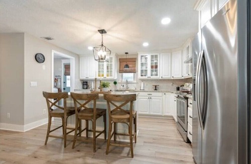 Garden City House | Beach House Captains Cove 3 BD, 2 BA, Linens & Golfcart included Lanai on Canal