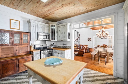 Ocean Springs House | Beachfront Property in Ocean Springs, Overlooking the Gulf of Mexico. Sleeps 14