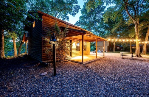Broken Bow House | Beautiful Broken Bow Cabin with Private River Access