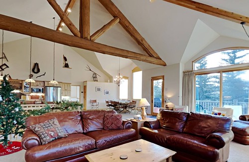 Corinthian Hills House | Beautiful home with stunning views, a hot tub, and a pool table ready!