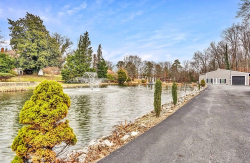 Cave Spring House | Beautiful Renovated Lake Cottage in SW County and only minutes from Downtown!
