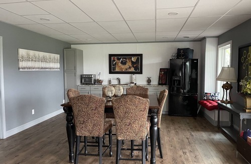 Washington House | Beautiful Sunrise, Rural, close to town, near wineries, next to Sunset Bluffs!