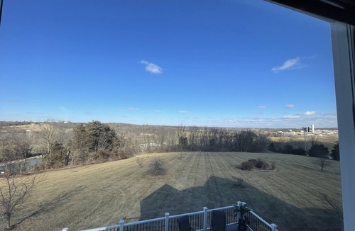 Washington House | Beautiful Sunrise, Rural, close to town, near wineries, next to Sunset Bluffs!