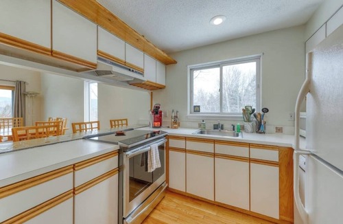 Carroll County House | Beautiful townhome w/mountain views from the deck, near skiing